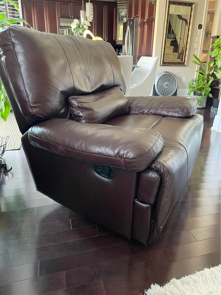 Brown Leon Leather Chairs – Excellent Condition - photo 3