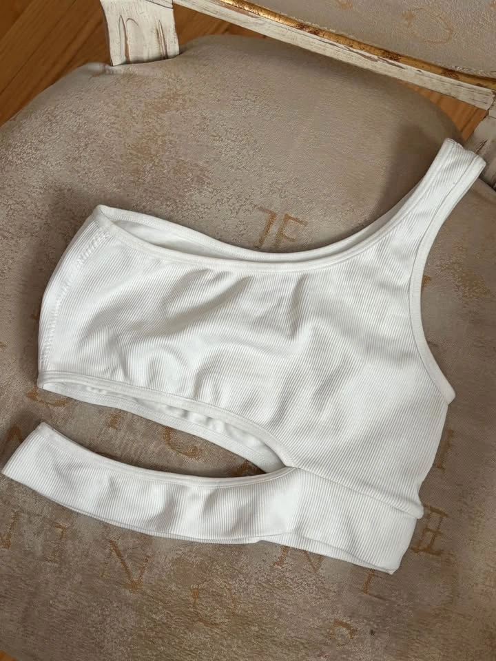 Garage One-Shoulder Cut-Out Crop Top - photo 3