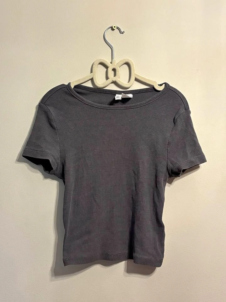 H&M Divided Ribbed Short Sleeve Top
