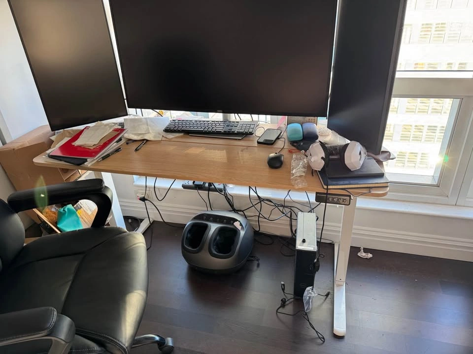 Gaming/Office Chair and Standing Desk - photo 3