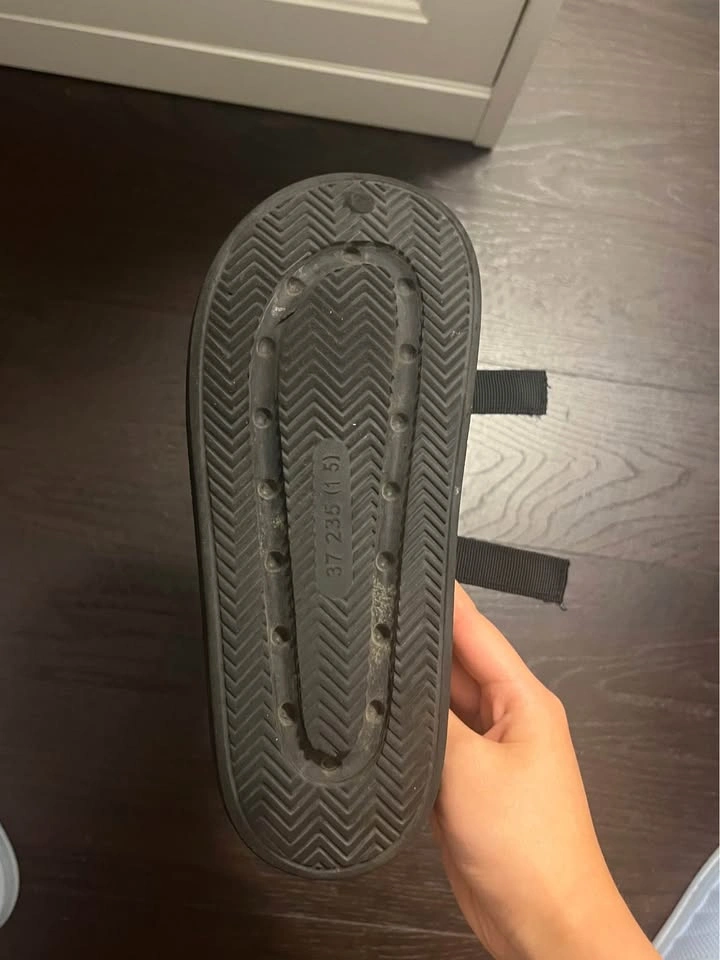 Black sandals in very good condition - photo 3