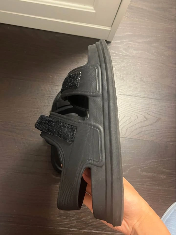 Black sandals in very good condition - photo 4