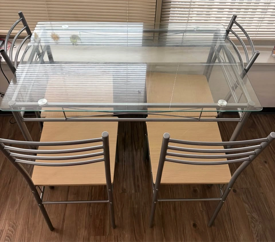 Glass dining table with 4 metal & wood chairs