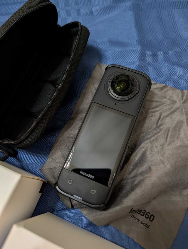 Insta360 X4 with Box, Extra Accessories & Cage - photo 2