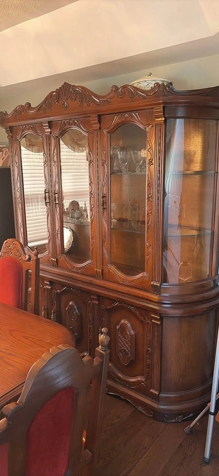 Solid Wood Dining Room Set – Table, 8 Chairs & China Cabinet - photo 5