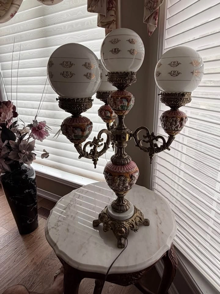 Pair of Large Vintage Capodimonte-Style Cherub 4-Globe Lamps - photo 2