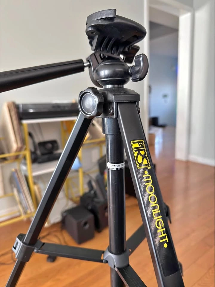 First Moonlight 6156 Tripod