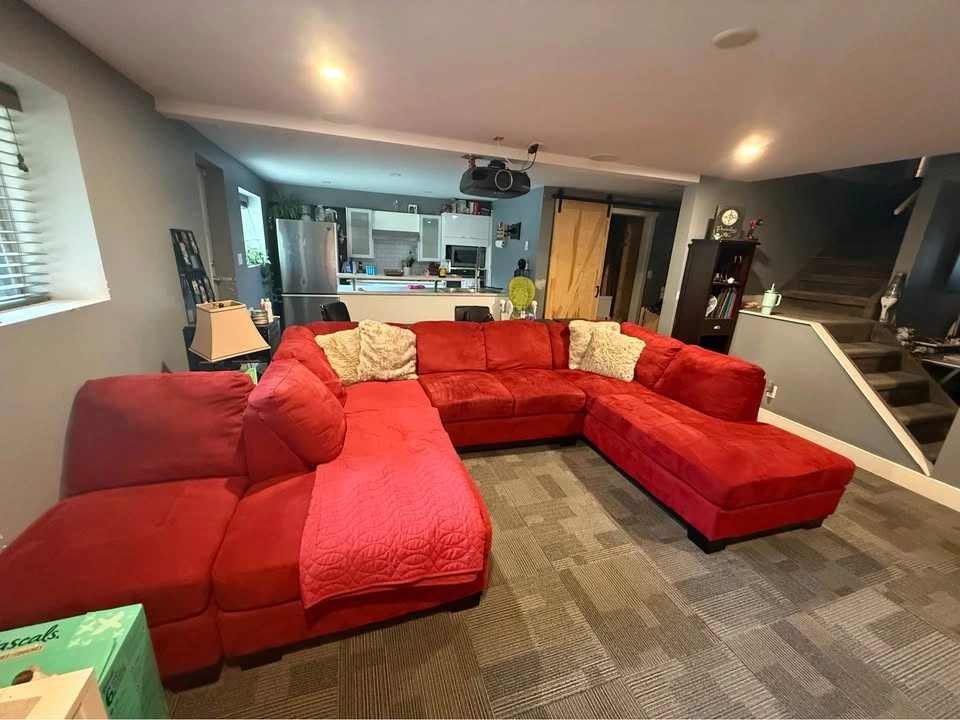 Movie theatre style sectional - photo 2