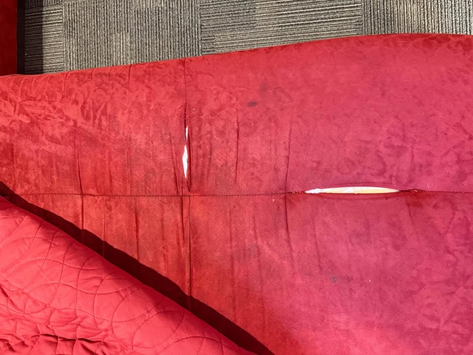 Movie theatre style sectional - photo 3