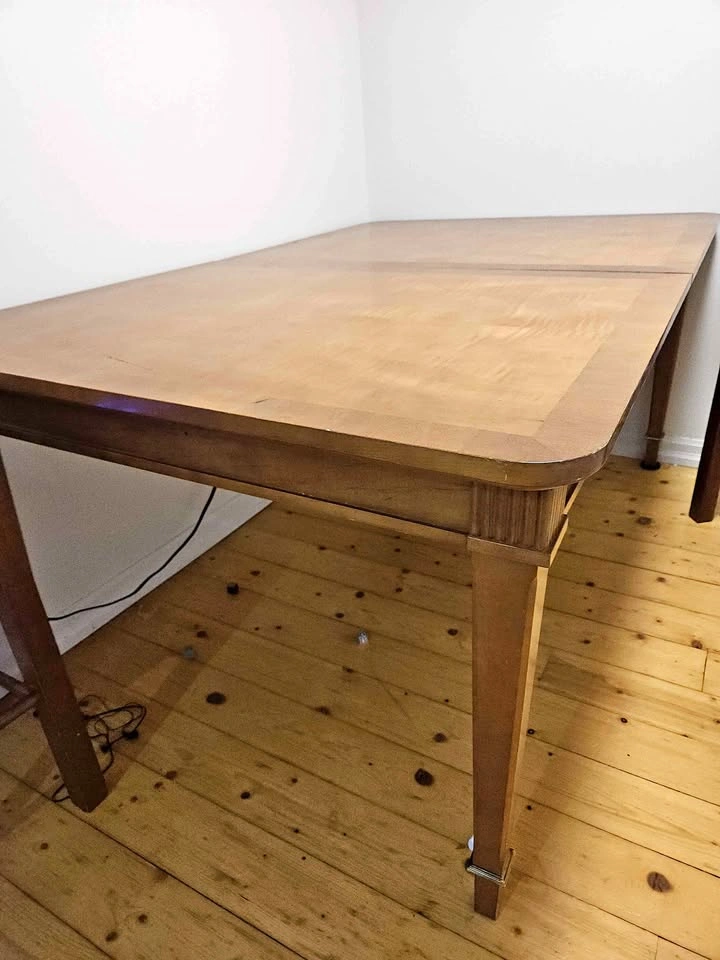 Extendable solid wood dining table