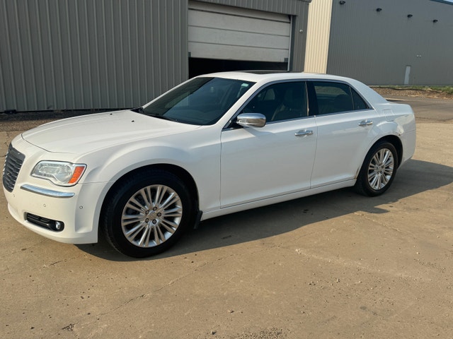 2013 Chrysler 300c AWD!