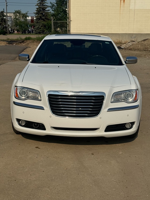 2013 Chrysler 300c AWD! - photo 2