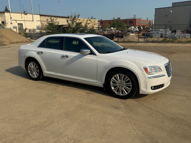 2013 Chrysler 300c AWD! - photo 3