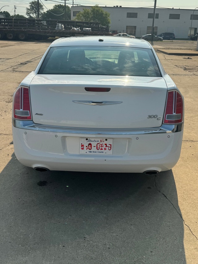 2013 Chrysler 300c AWD! - photo 4