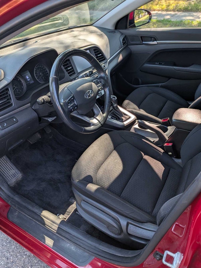 2019 Hyundai Elantra Well Maintained - photo 5