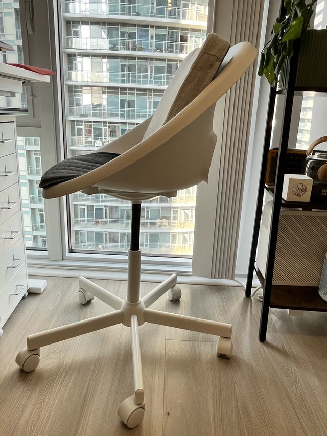 Sale until Aug 20 only : IKEA desk chair - photo 4