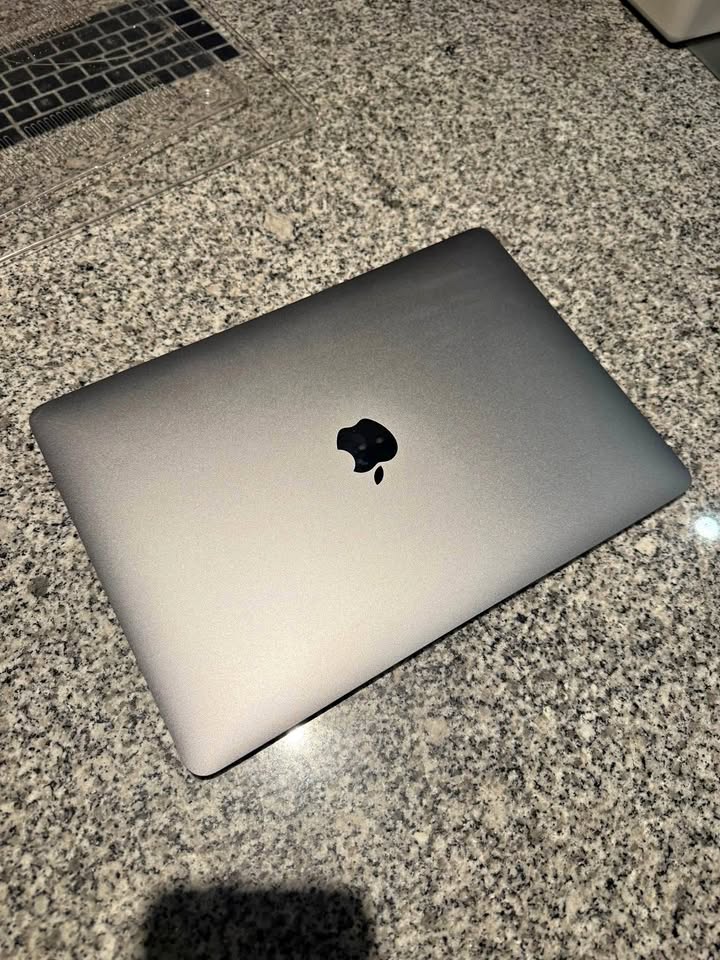 13” MacBook Air 2018, 256gb, good condition!