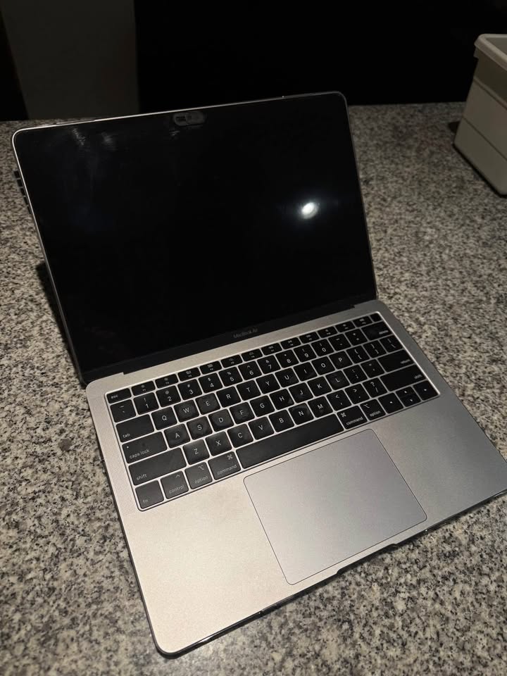 13” MacBook Air 2018, 256gb, good condition! - photo 2