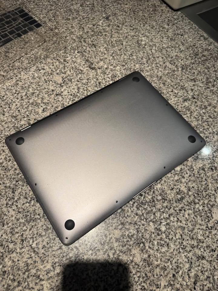 13” MacBook Air 2018, 256gb, good condition! - photo 3