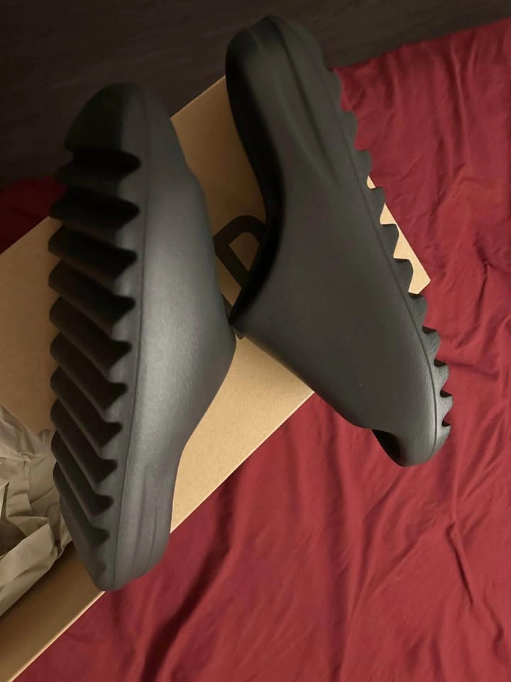 Yeezy Slide Dakony - Size 12 - photo 3