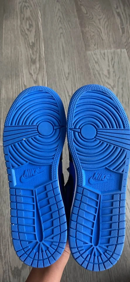 Nike Air Jordan 1 Mid Hyper Royal - photo 2