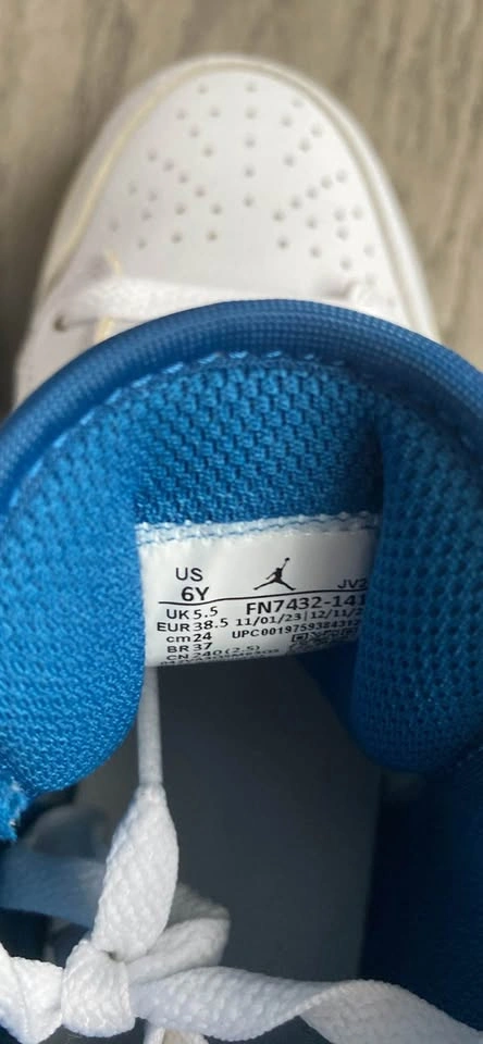 Air Jordan 1 Mid Sneakers - photo 3