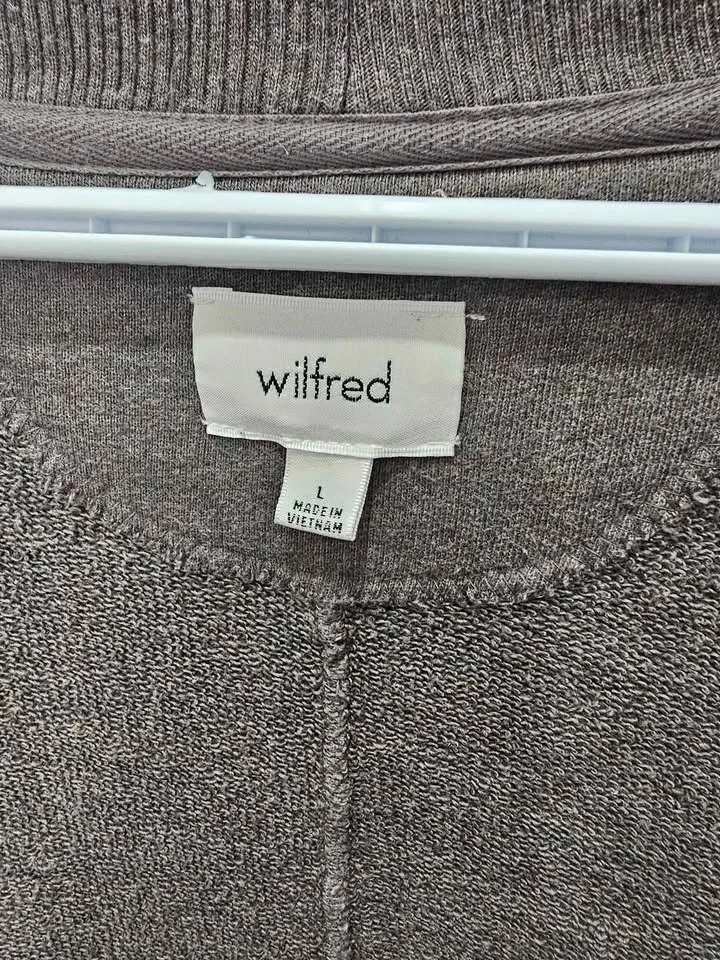 Size large Aritzia Wilfred cardigan image indicator(2)