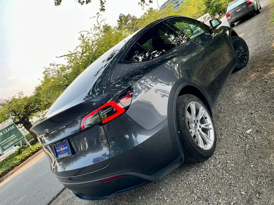 2023 Tesla Model Y Standard - photo 2