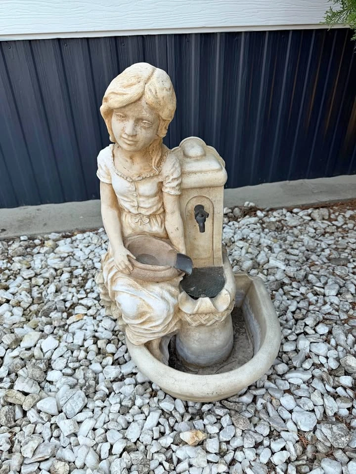 Girl Statue Garden Water Fountain
