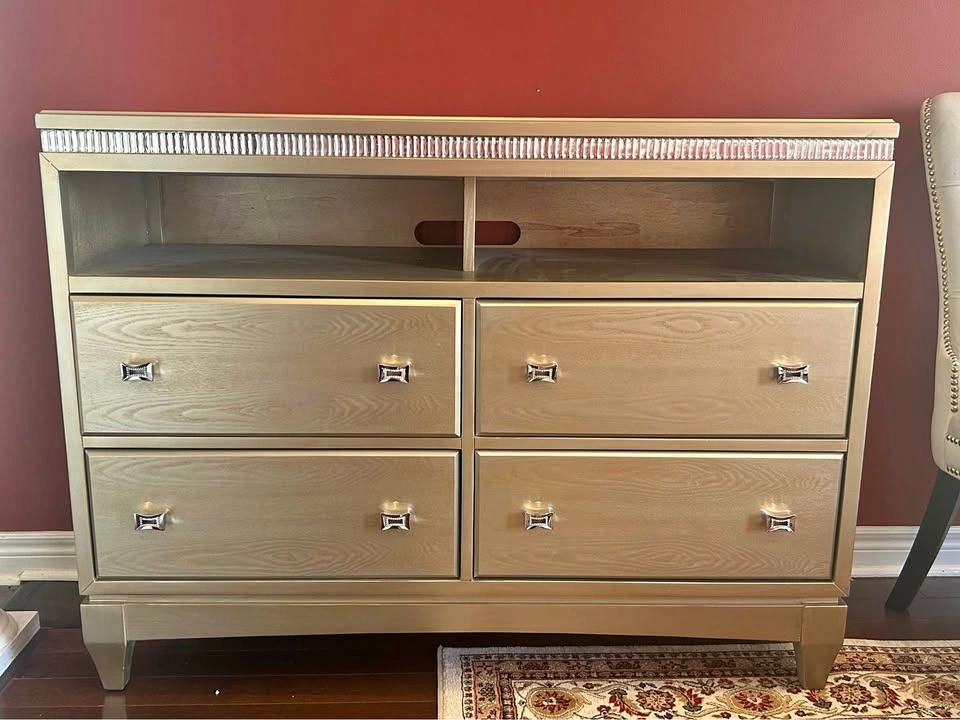 TV Stand/ Media Console with Central Divider and 4 Spacious Draw