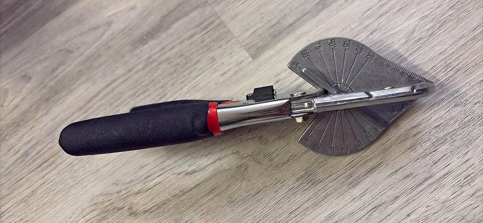 Multi-Angle Miter Shear Cutter