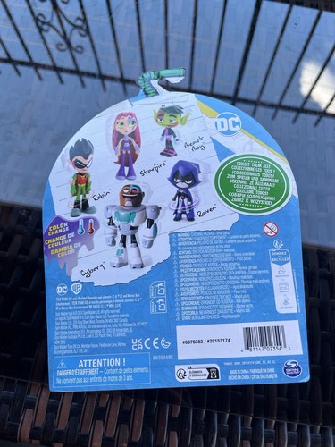 Teen Titans Go! Twisty Titans Robin Color Change Figurine - photo 2