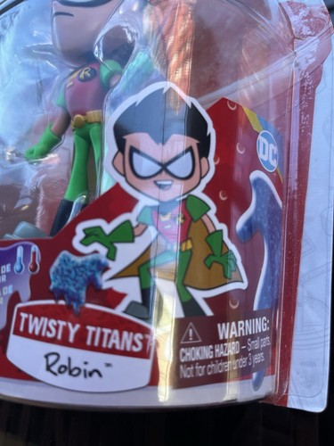 Teen Titans Go! Twisty Titans Robin Color Change Figurine - photo 3