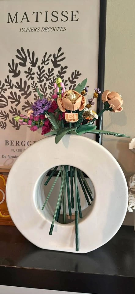 Lego flower bouquet and vase