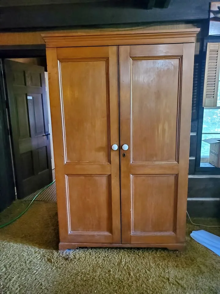 pine cupboard /bar thumbnail