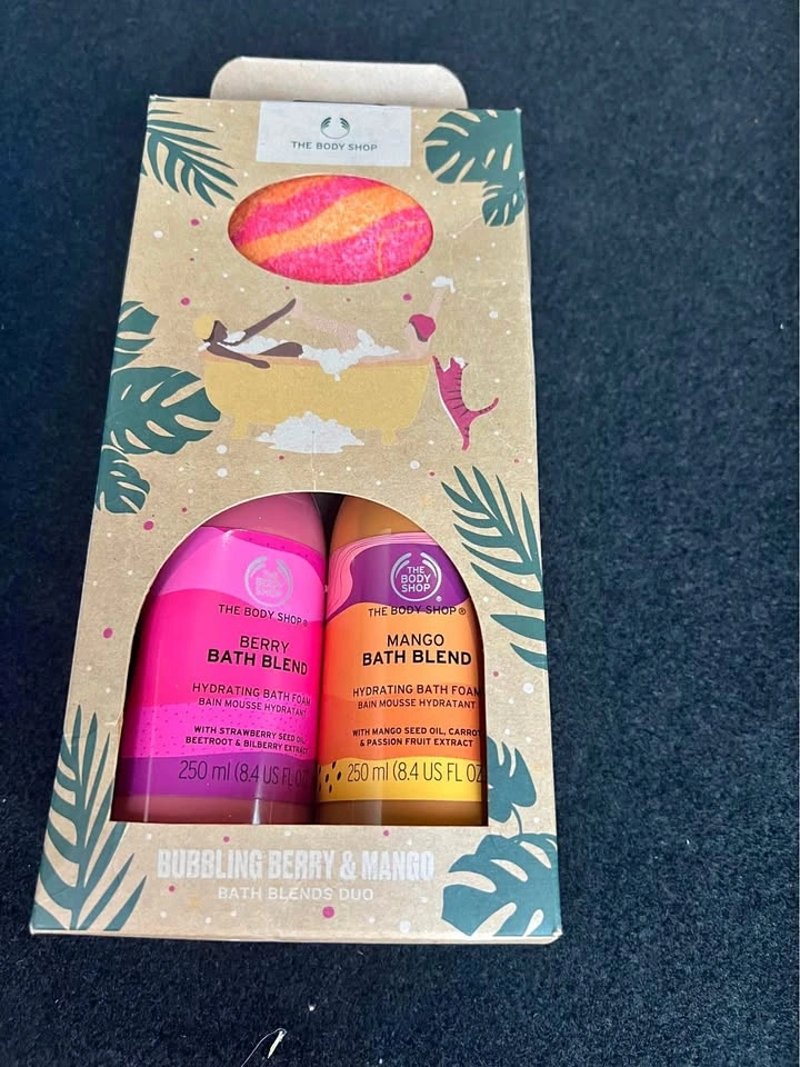 New The Body Shop Bubbling Berry & Mango Bath Blends Duo