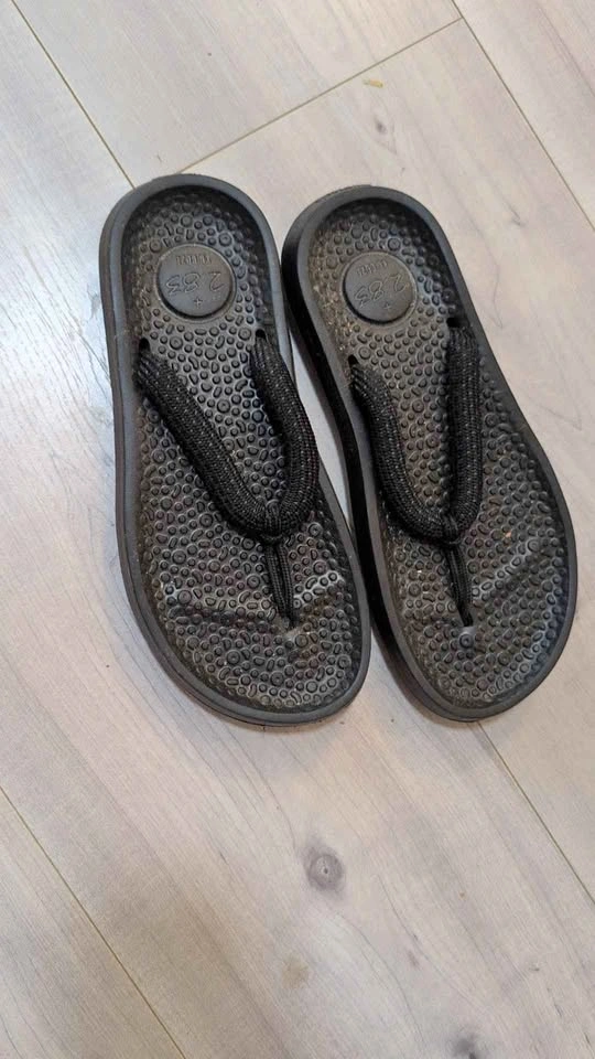 Women's slippers size 7