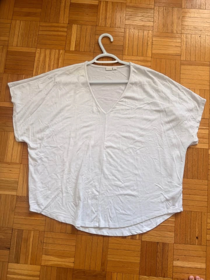 Gap V-Neck T-Shirt size XL - photo 2