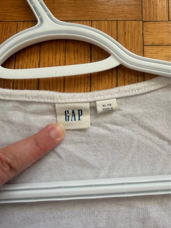 Gap V-Neck T-Shirt size XL - photo 3