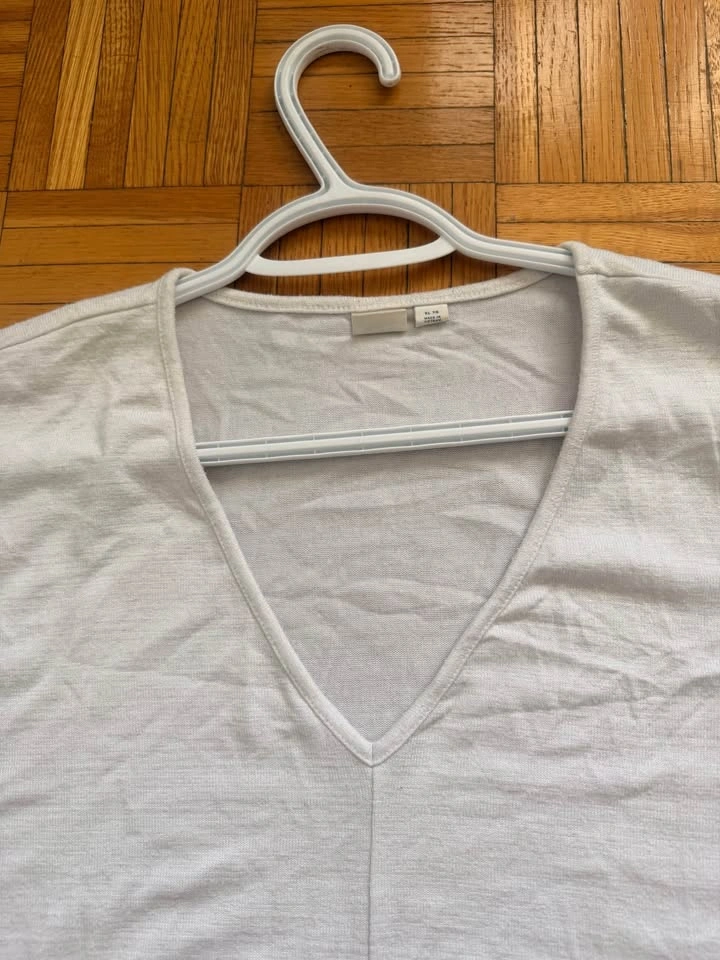 Gap V-Neck T-Shirt size XL - photo 4
