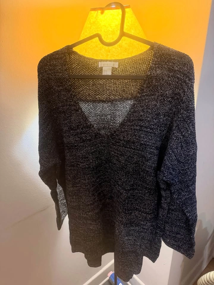 H&M Conscious V-Neck Knit Sweater - Size Medium - photo 2