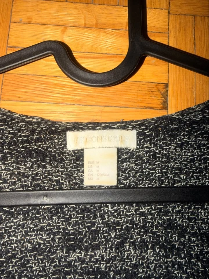 H&M Conscious V-Neck Knit Sweater - Size Medium - photo 3