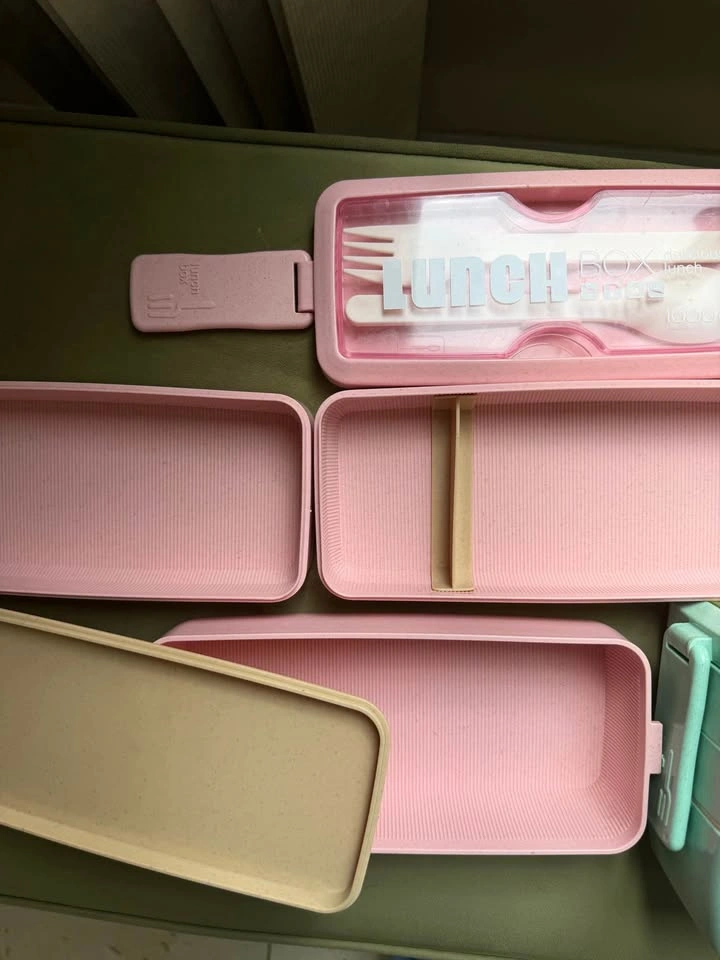 2 Stackable Bento Boxes w/ Cutlery included - photo 3