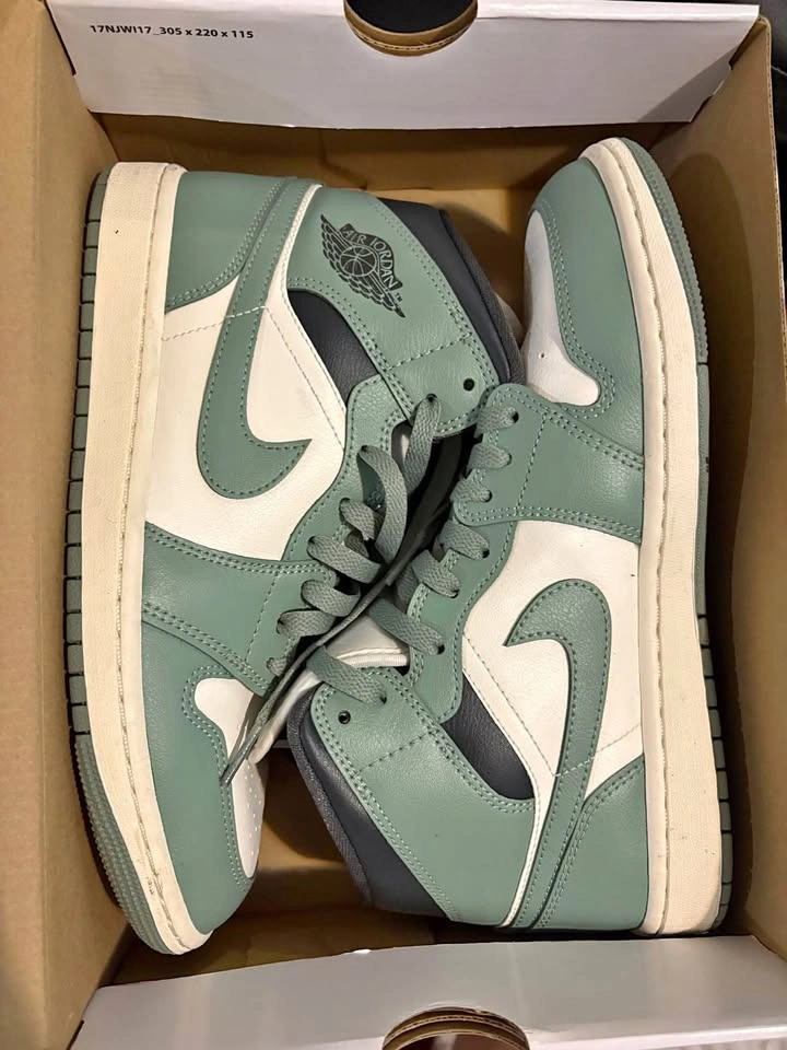 Women’s Sneakers