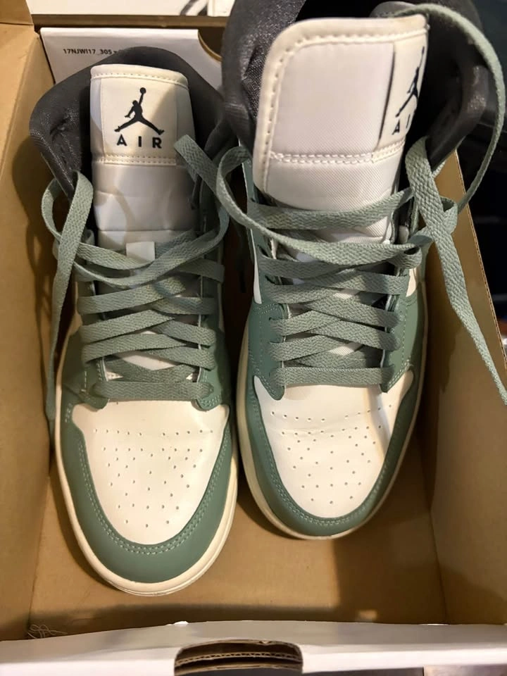 Women’s Sneakers - photo 2
