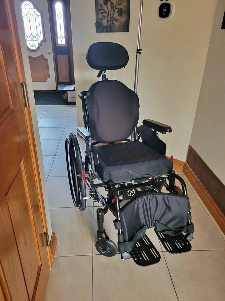 ORION III Tilt Recliner Chair LIKE NEW