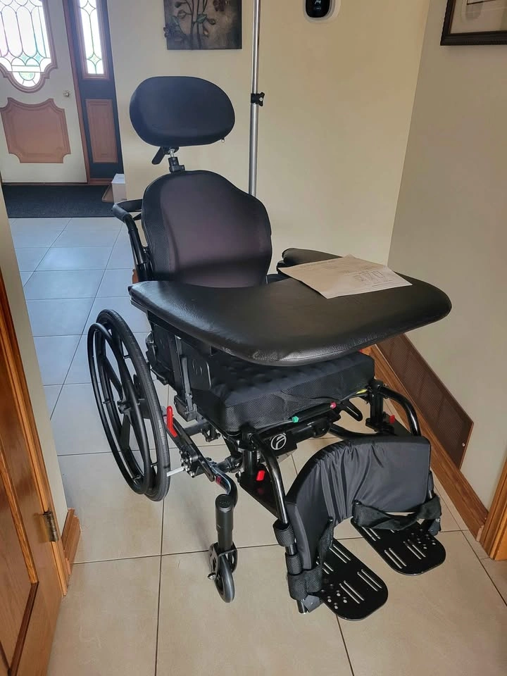 ORION III Tilt Recliner Chair LIKE NEW - photo 2
