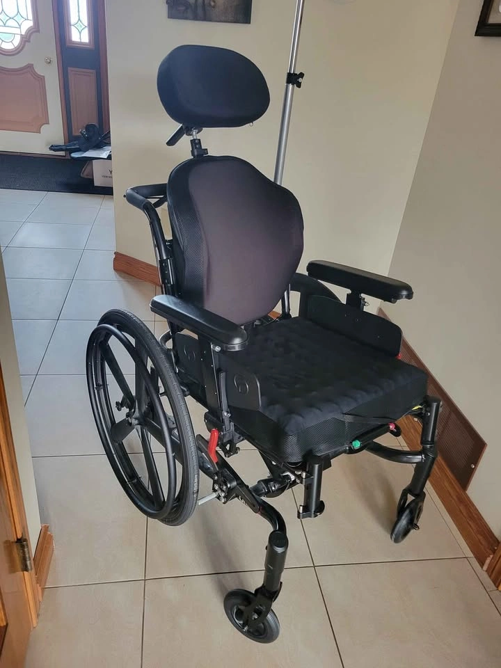 ORION III Tilt Recliner Chair LIKE NEW - photo 5
