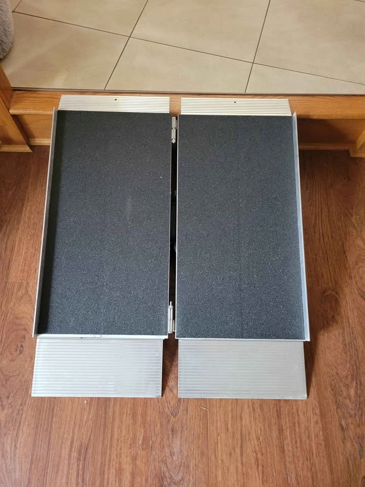 EZ-ACCESS SUITCASE Singlefold Advantage Series 4' Ramp (AS4) - photo 2