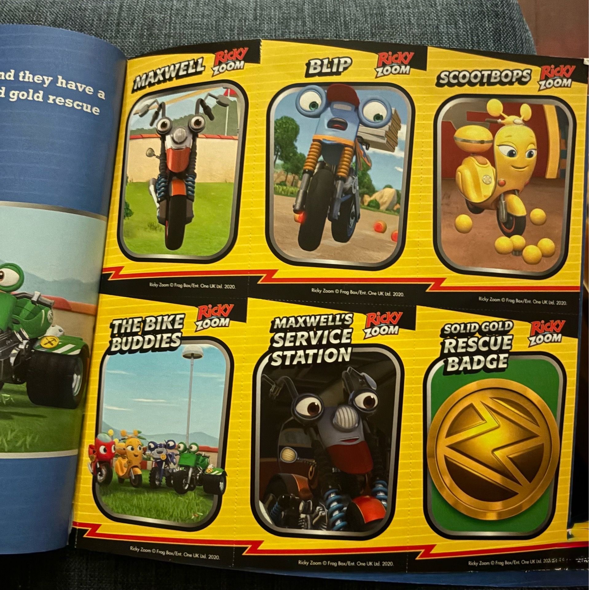 Zoom Speed & Stunt Playset - Complete with Bike & Badge - photo 4